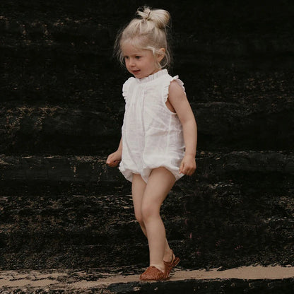 Vintage Baby Romper weiß - Klassischer Babystrampler Retro-Design