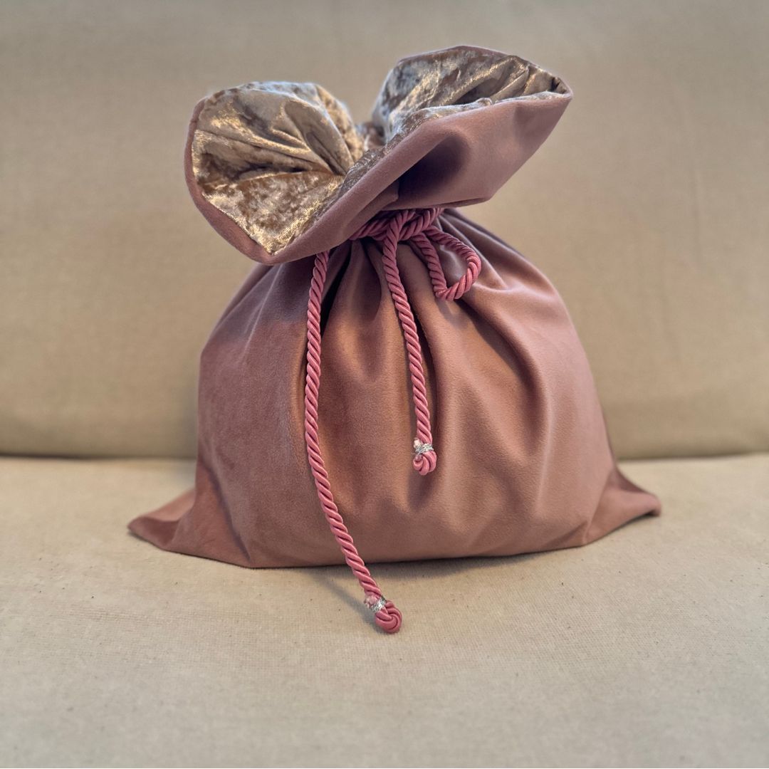 Nachhaltige Geschenkbeutel aus Samtstoff altrosa- Handgefertigter Stoff Geschenkbeutel mit rosa Kordeln