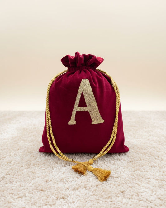Personalisierter Geschenkbeutel Bordeauxrot Weihnachten - Samt mit handgemaltem Goldbuchstaben Sandrian Schweiz