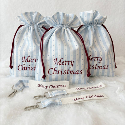 Geschenkbeutel für Weihnachten mit Stickerei Merry Christmas mit Schlüsselanhänger