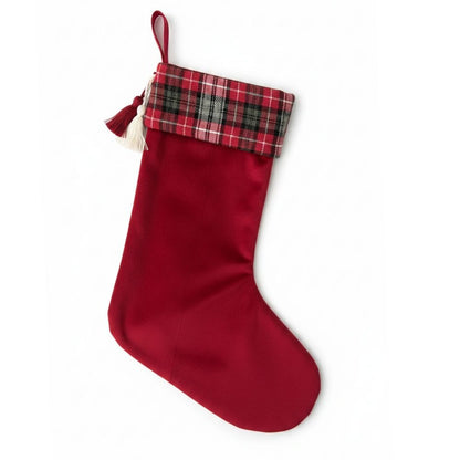 Handgefertigter Weihnachtsstrumpf roter Samt, karierter Rand & Quaste – Kiddoskiste