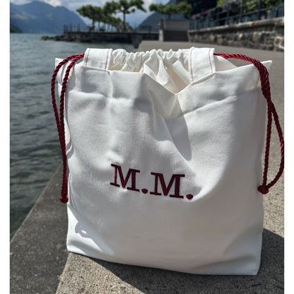 Personalisierte Strandtasche mit Kordelzug und gestickten Initialen – weiss, Sandrian Schweiz